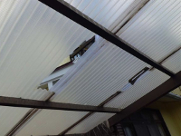 割れた塩ビ波板 画像 by 便利屋 よろず屋